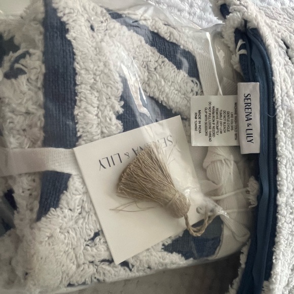 NEW PAIR of Serena & Lily French Blue & White Hand Tufted Chenille Pillow Shams - Picture 4 of 7